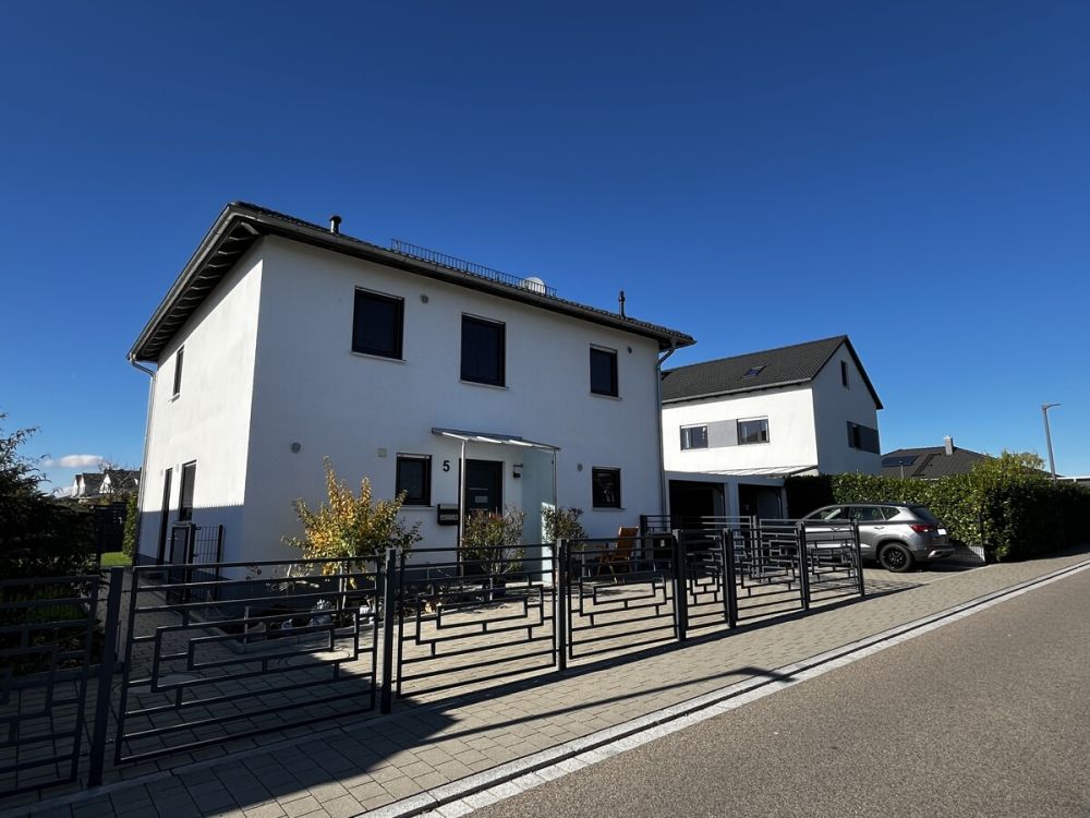 Zeitlos modern, perfekt für die junge Familie - Neuwertiges Einfamilienhaus in Schillingsfürst