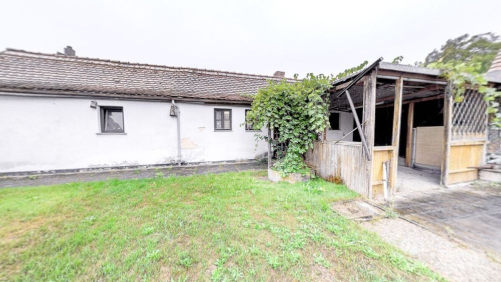 Alle unter einem Dach. Geräumiges Zweifamilienhaus in Erlangen-Frauenaurach.