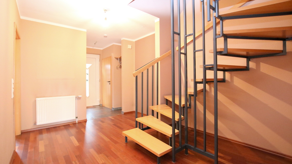 Reihenmittelhaus mit Terrasse und Carportstellplatz in Bad Zwischenahn