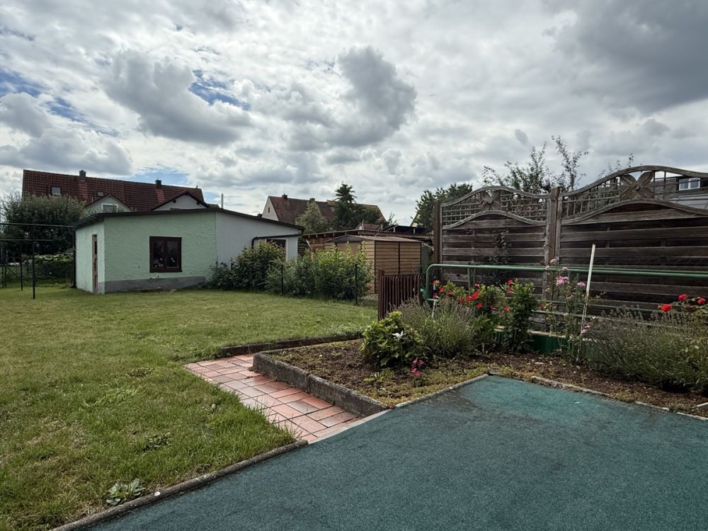Klein aber fein - leerstehendes Reihenmittelhaus in ruhiger Siedlung in Weiden - Hammerweg