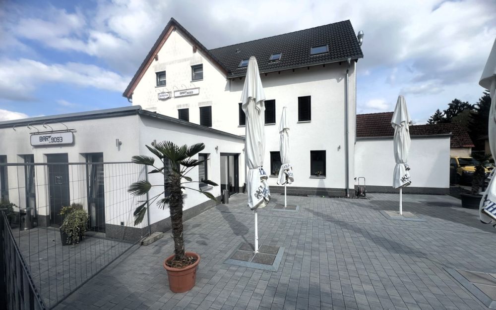 Ideal, um Wohnen und Arbeit zu verbinden: Top saniertes Wohn- und Geschäftshaus in Allersberg!