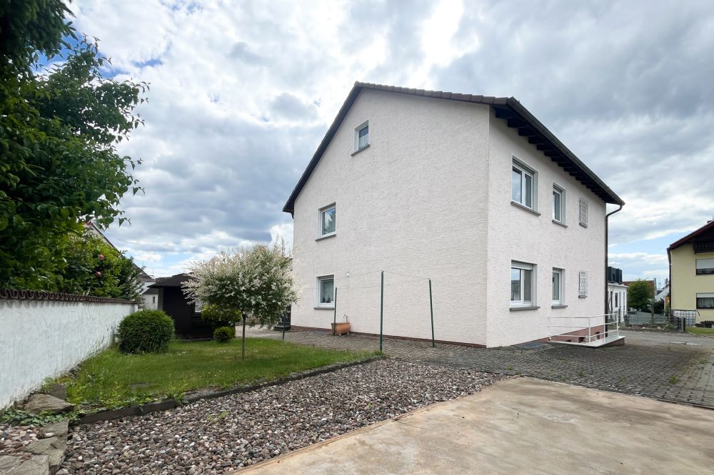 ***Das ist Ihre Chance - sonniges 2-FH mit weiterem Ausbaupotential auf großzügigem Grundstück***