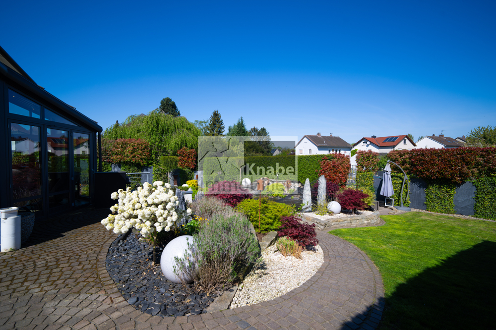 Sonnenverwöhnte Architektur trifft exklusiven Wohnkomfort!