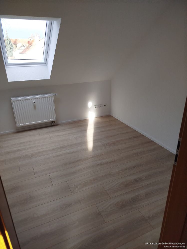 Schicke Dachgeschoss- Zweiraumwohnung in ruhiger Lage