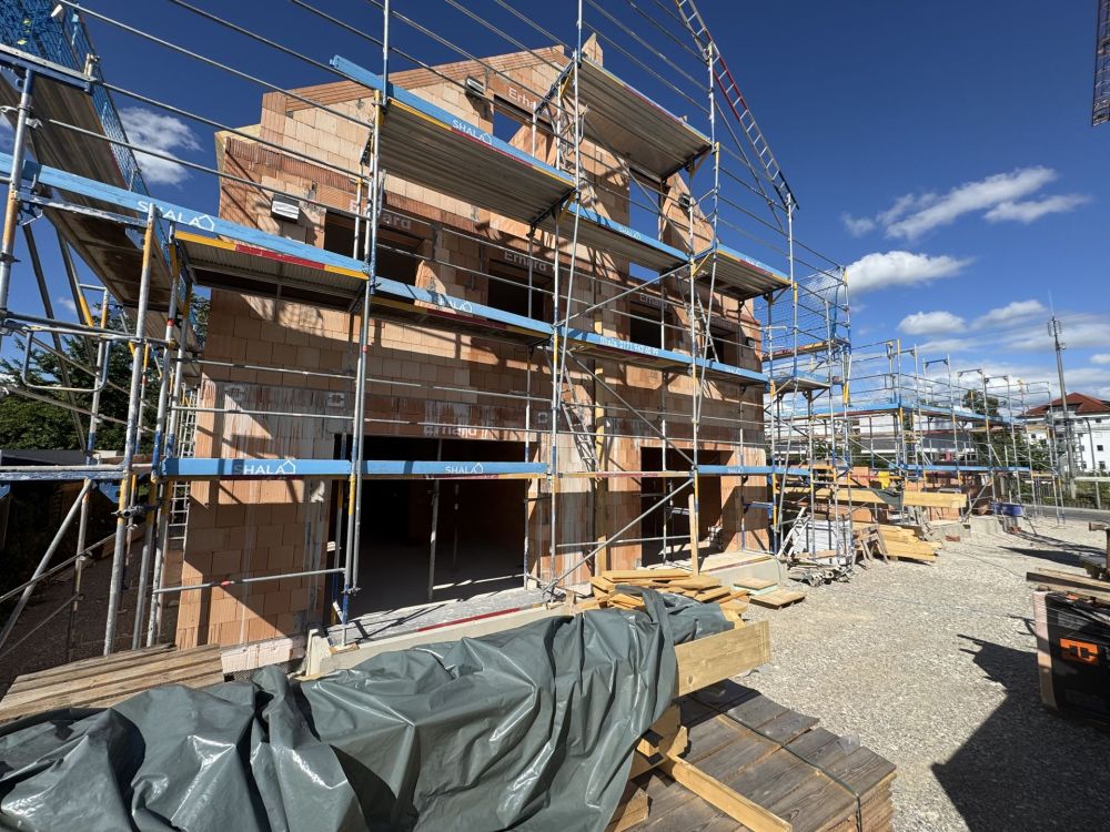 Außergewöhnlich große Doppelhaushälfte