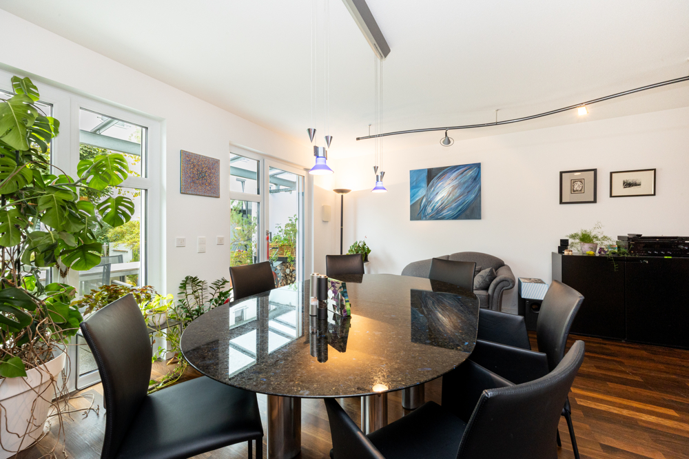 Hochwertiges Reihenmittelhaus in ruhiger Bestlage von Dachau mit traumhaftem Garten