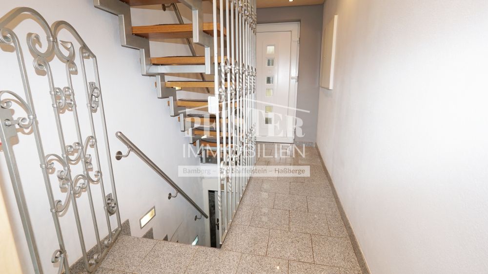 Zweifamilienhaus + Einliegerwohnung in zentraler Lage von Hallstadt