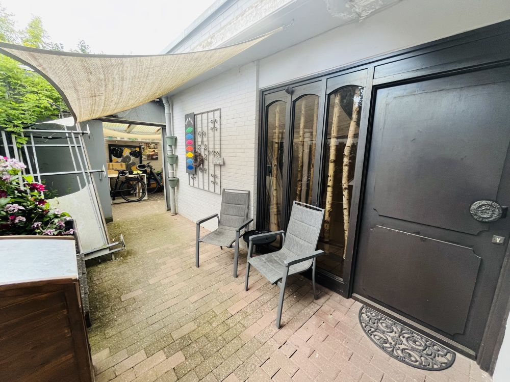 zentral gelegenes & teilsaniertes
Wohn- und Geschäftshaus mit großer
Wohneinheit in Neuenkirchen! (3)