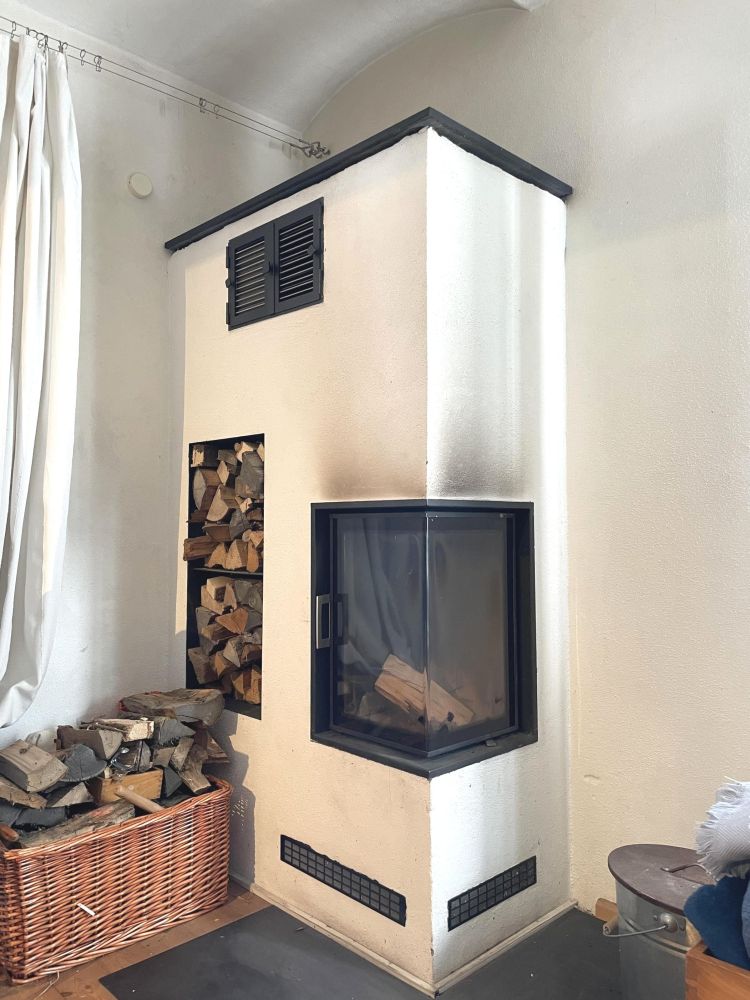 HISTORISCHE 4 ZIMMER-WOHNUNG IM ERDGESCHOSS