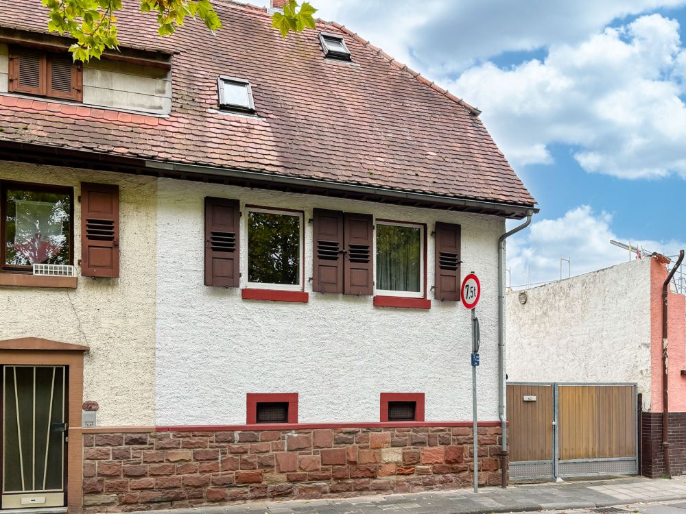 Charmantes Reihenendhaus mit Garage und Innenhof in angenehmer Lage von Reinheim