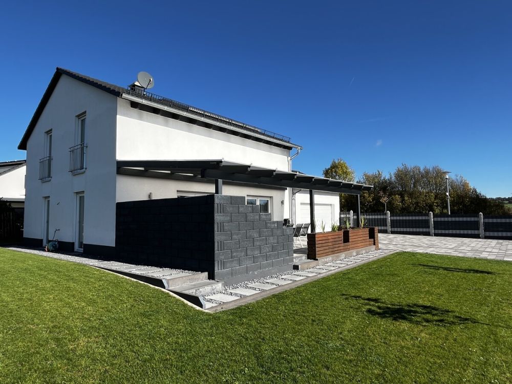 Jung, modern, familienfreundlich - Neuwertiges Einfamilienhaus in Wörnitz!