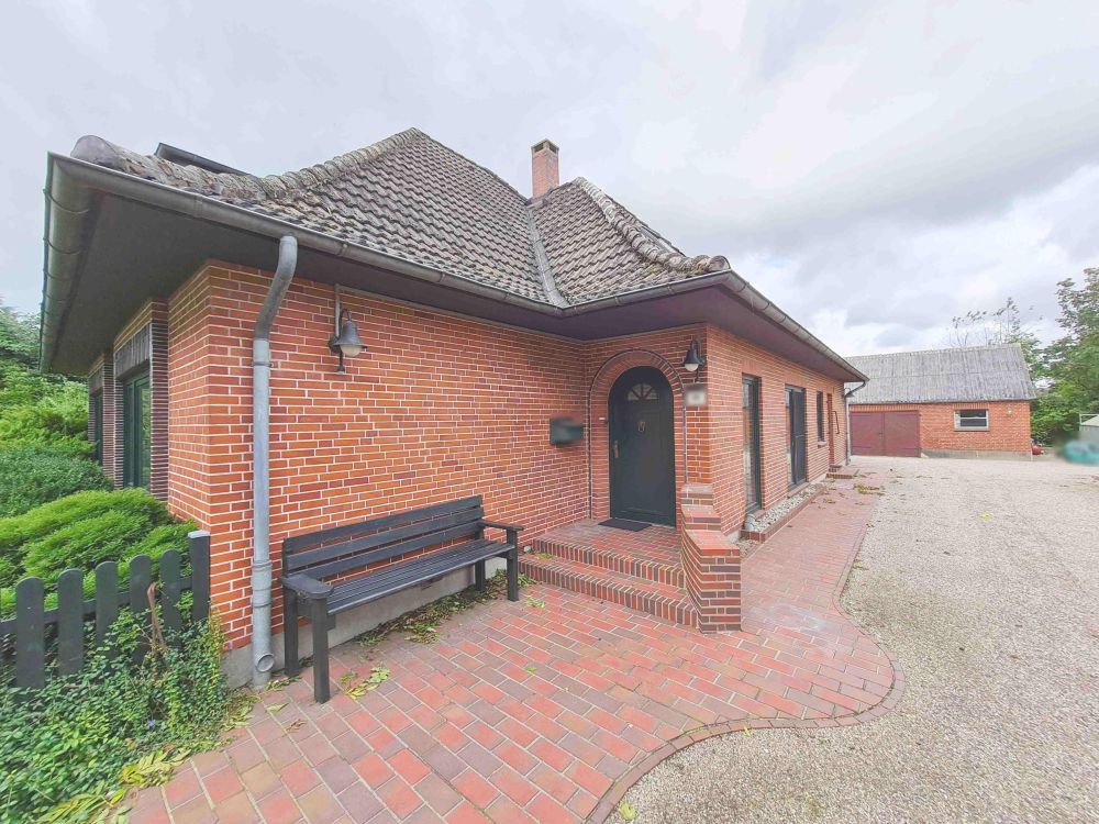 Großzügiges EFH samt liebevoll angelegtem, gepflegten Grundstück in Behrendorf