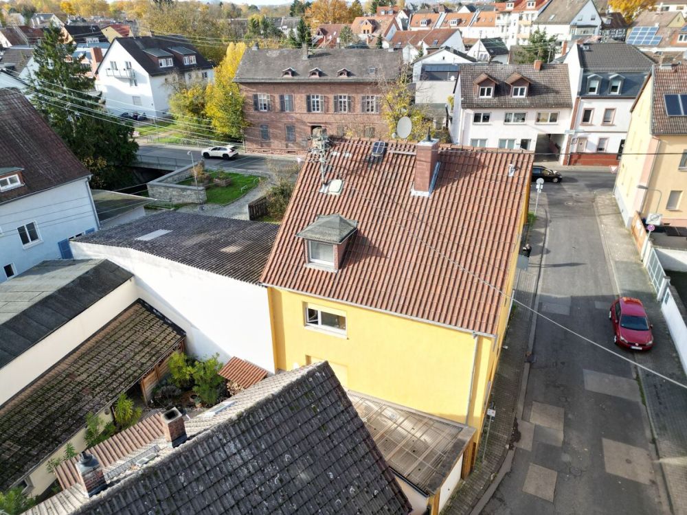 Mehrfamilienhaus mit WG-Vermietung - Attraktives Investment für Kapitalanleger in Sossenheim