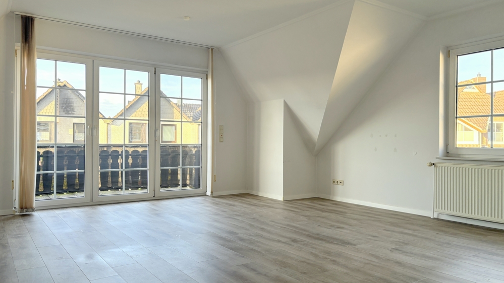 Freiwerdende 4 ZKB-Eigentumswohnung (1.OG u. DG) mit Südwestbalkon u. Carport in Bad Zwischenahn