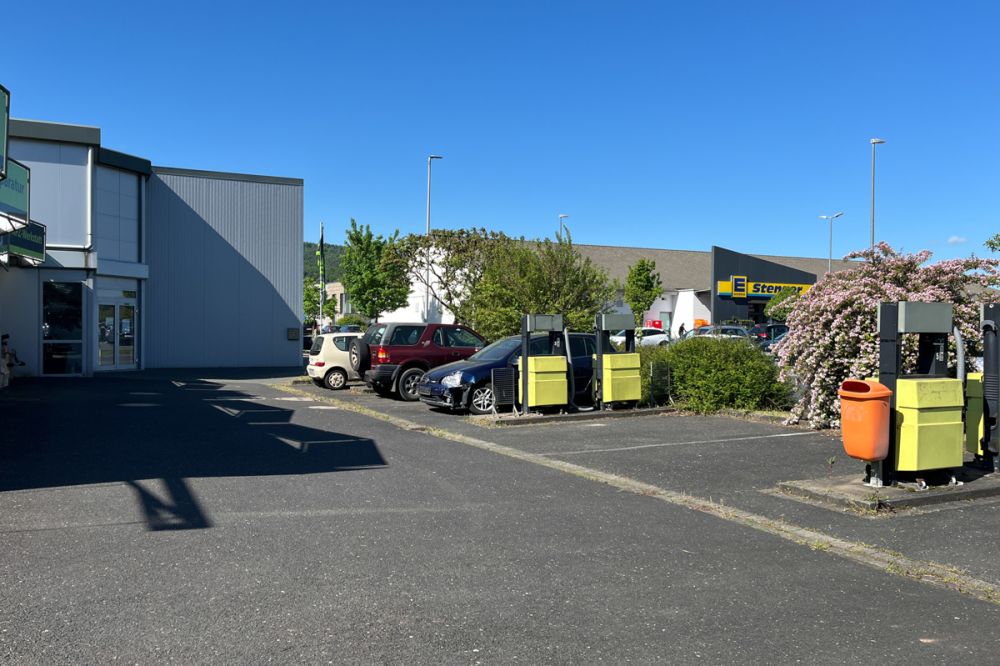 Modernes Kfz-Service-Center mit Hand-Waschpark in frequentierter Lage von Wörth am Main