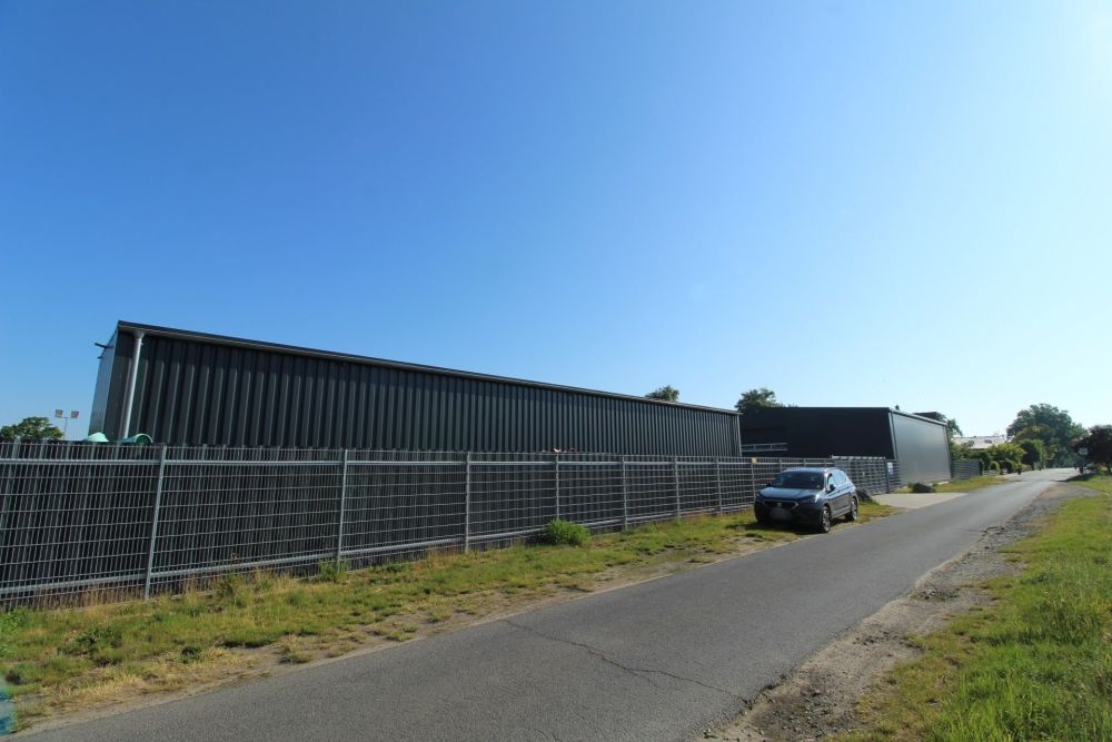 Gewerbehalle mit Weitblick