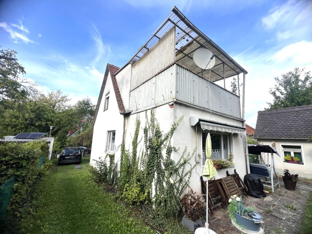 Für begabte Handwerker: Einfamilienhaus mit wunderschönem Grundstück in ruhiger Lage von Roßtal! (3)