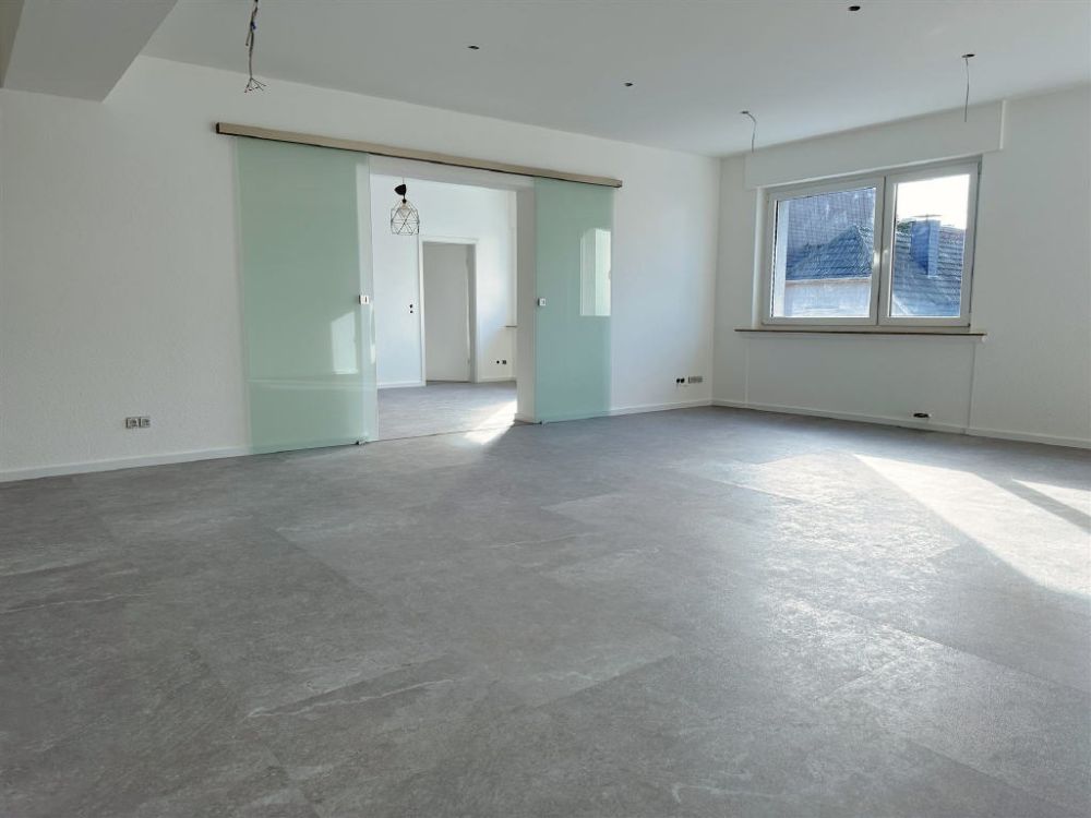 / NEU - Büro- oder Praxisfläche mitten in Neheim!