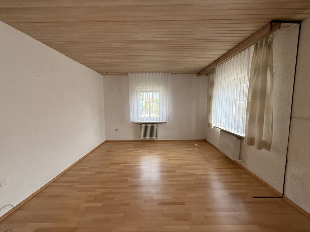 Renovierungsbedürftiges Wohnhaus mit Garage in Mitterteich!