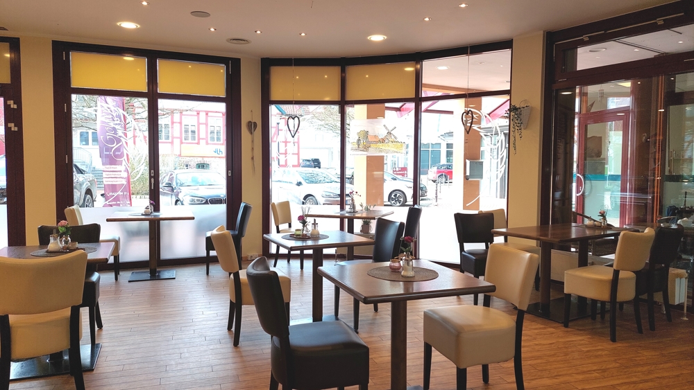 Könnte dies bald Ihr wunderschönes Café mit Außenbereich nahe der Fußgängerzone sein?