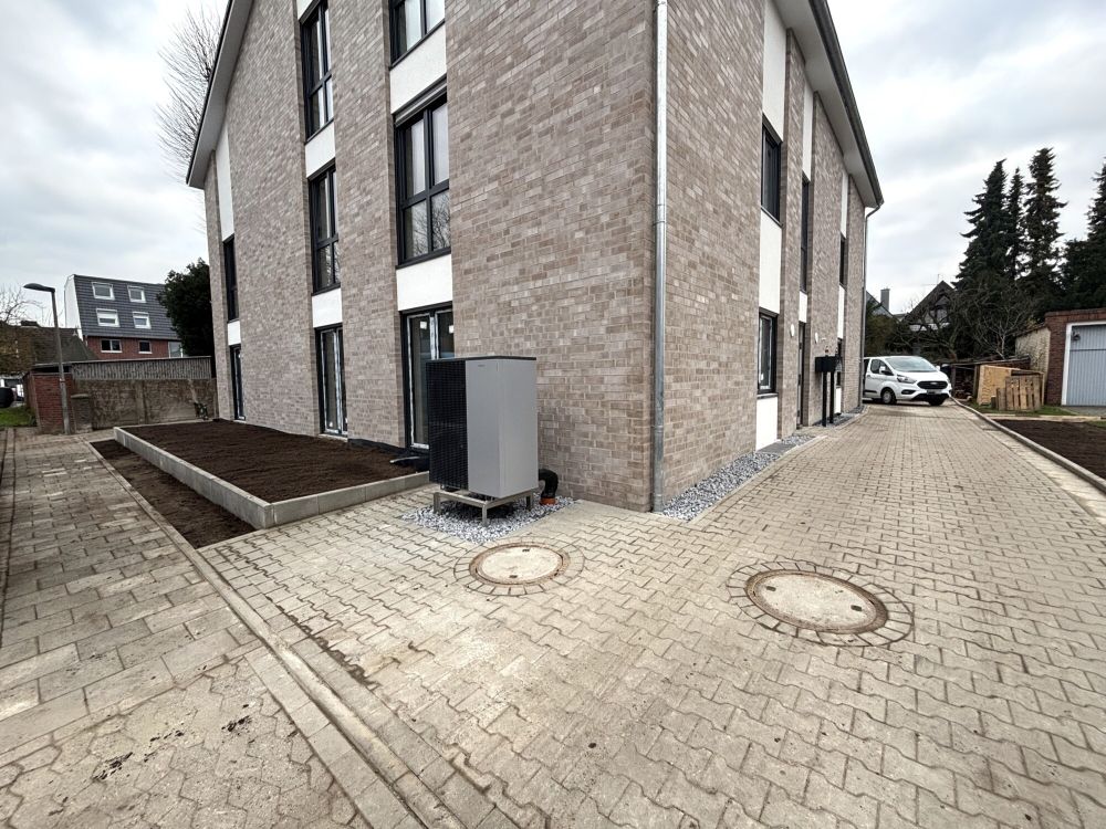 Einzigartig!
hochwertige 3-Zimmer Mietwohnung mit zwei Stellplätzen
in zentraler Lage von Rheine! (3)