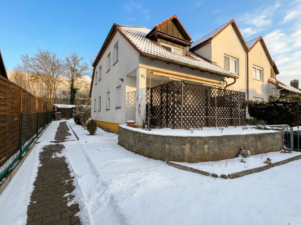 Selbst einziehen oder vermieten - schöne 3-Zimmer-Dachgeschoss-Wohnung in Dietenhofen (3)