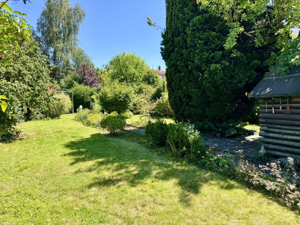 Ein- bis Zweifamilienhaus + Bauplatz