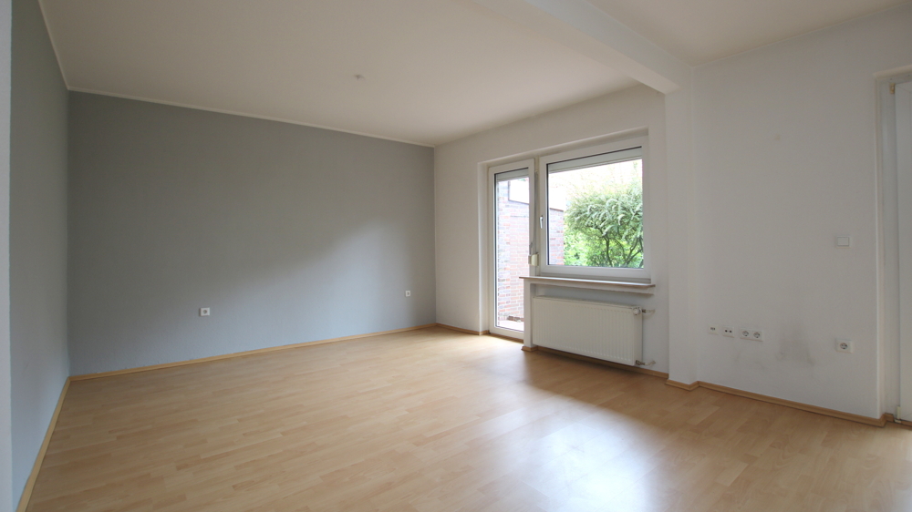 Großzügiges Wohnhaus mit 3 Wohneinheiten mit Balkon,
Terrasse, Gartenbereich & Garage in Bad Zw´ahn