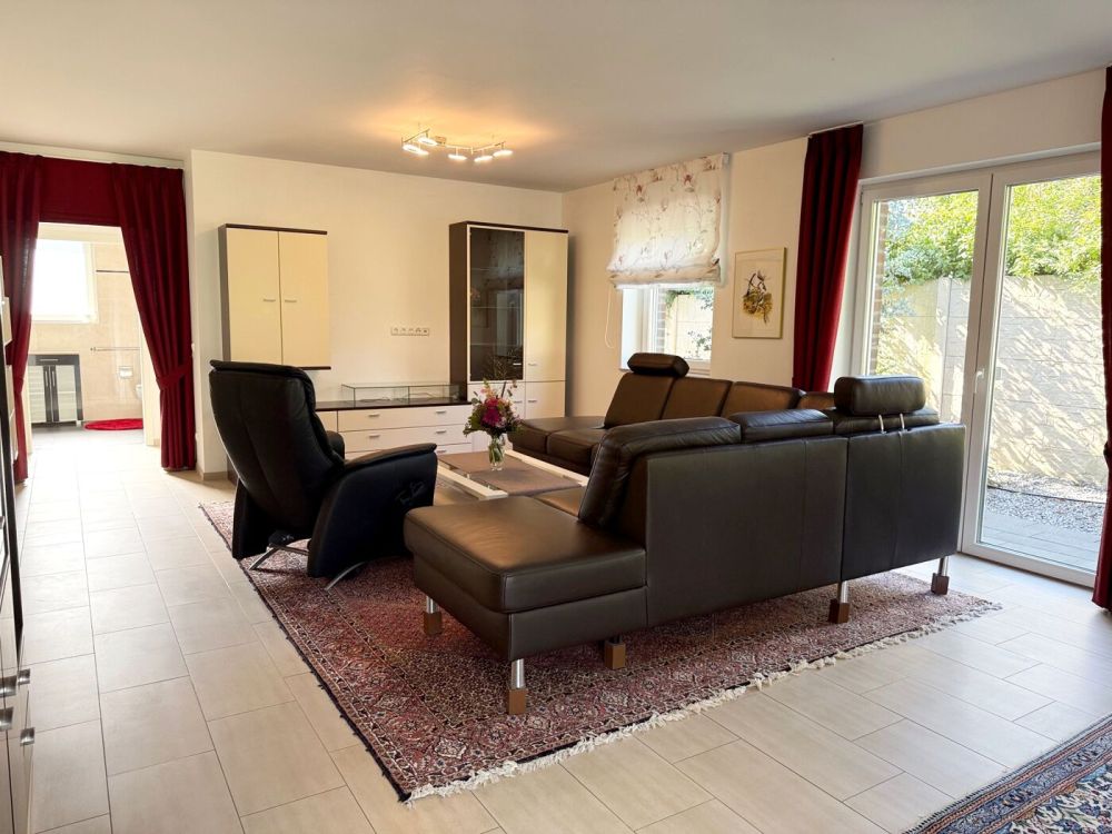 Freistehender Walmdachbungalow mit Garage – barrierefrei – gute Ausstattung