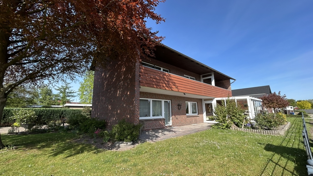 Gepflegtes Zweifamilienhaus mit zwei Garagen und Garten in ruhiger Lage von Bad Zwischenahn-Wehnen