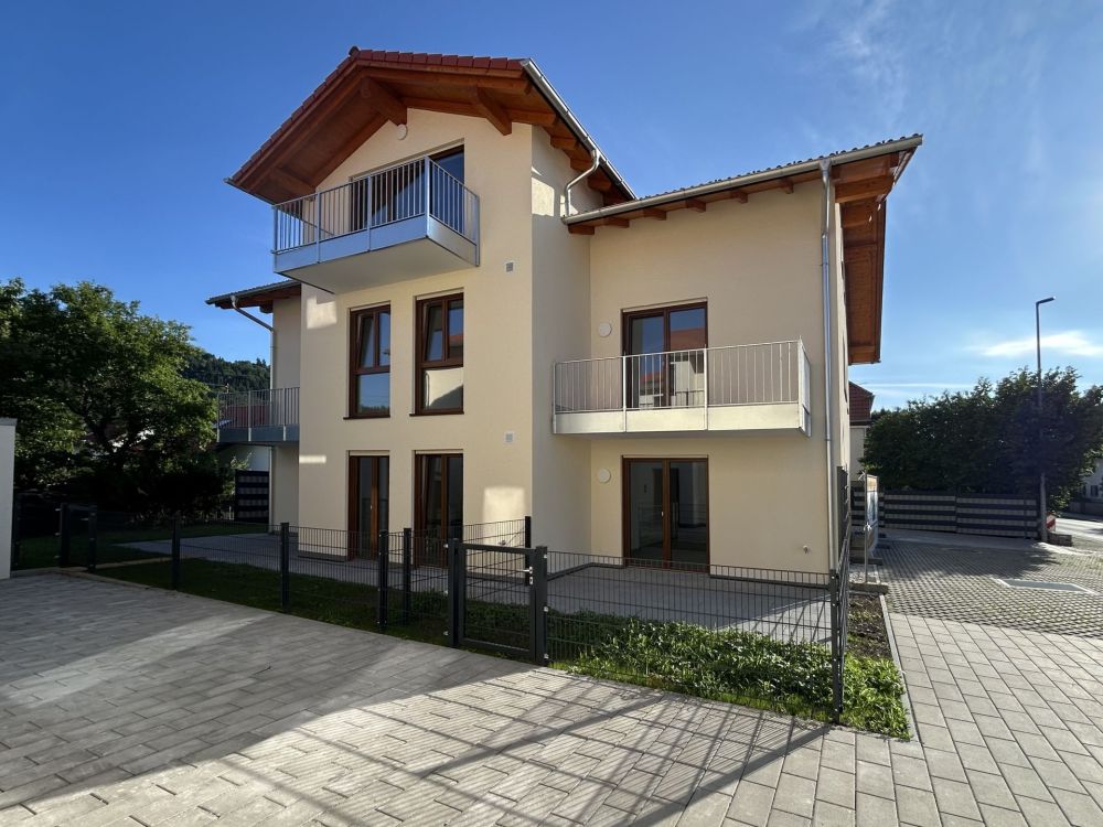 Erstbezug. Hochwertige Materialien. Lichtdurchflutet.