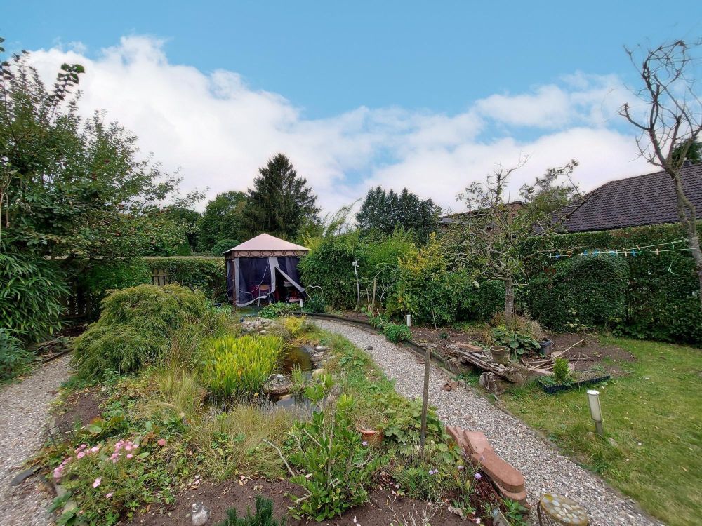 Doppelhaushälfte (vermietet) mit schönem Garten in ruhiger Lage  (Ortsteil Bokelholm)