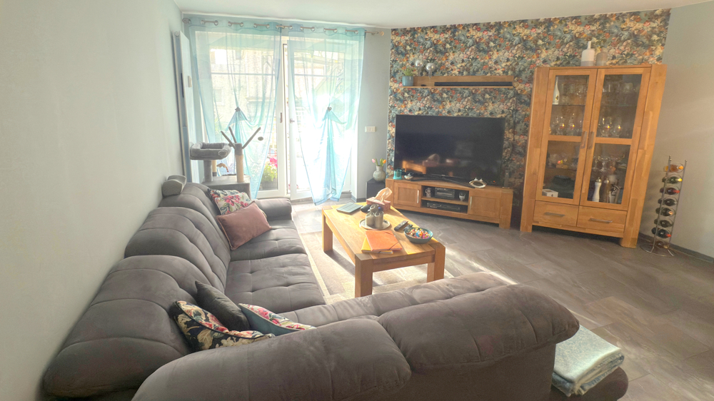 Charmante, modernisierte 2-Zimmer-Wohnung im I. Obergeschoss mit Balkon und Tiefgaragenstellplatz