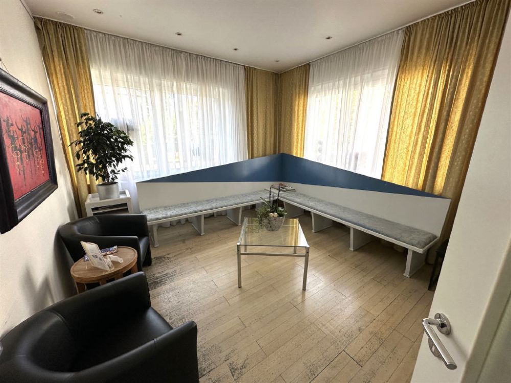 Wartezimmer EG