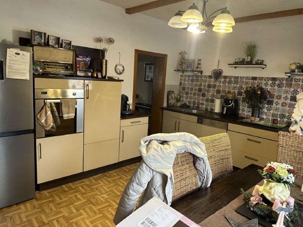 Renovierungsbedürftige Immobilie mit Charm