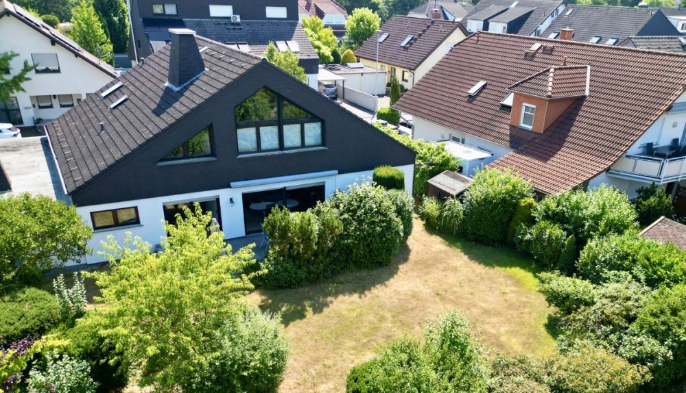 Freistehendes Einfamilienhaus in Traumlage
- Offen, großzügig und umgeben von Grün -