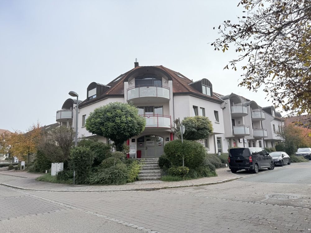 Ideale Kapitalanlage: Charmante Dachgeschoss-Maisonette-Wohnung mit Stellplatz in ruhiger Lage von Heilsbronn!