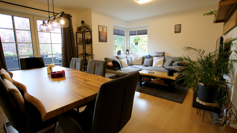 Kapitalanlage! Charmante 3-Zimmer-OG-Wohnung mit Balkon u. Stellplatz in zentraler Lage von Edewecht