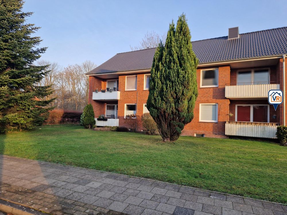 Rückansicht der Immobilie mit Balkon