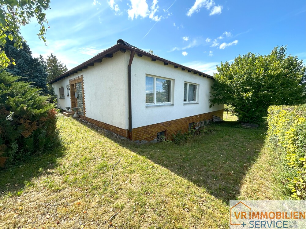 Licht, Luft & Lebensqualität: Großzügiger Bungalow mit Gartenparadies in 97633 Großbardorf!