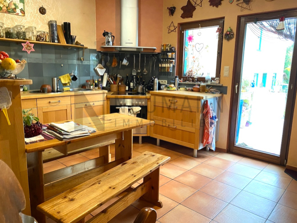 Mehrfamilienhaus mit Gewerbeeinheit (teilvermietet) und großem Garten