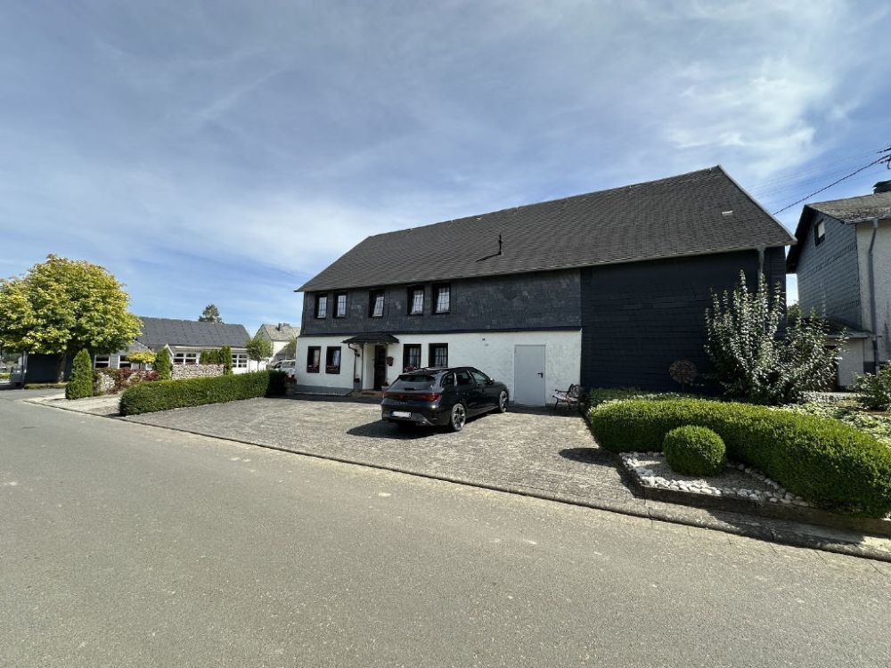 Historisches Einfamilienhaus mit schönem Grundstück