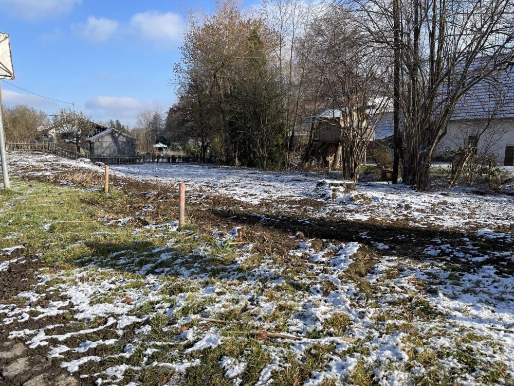 BAUPLATZ + GENEHMIGTER BAUPLAN