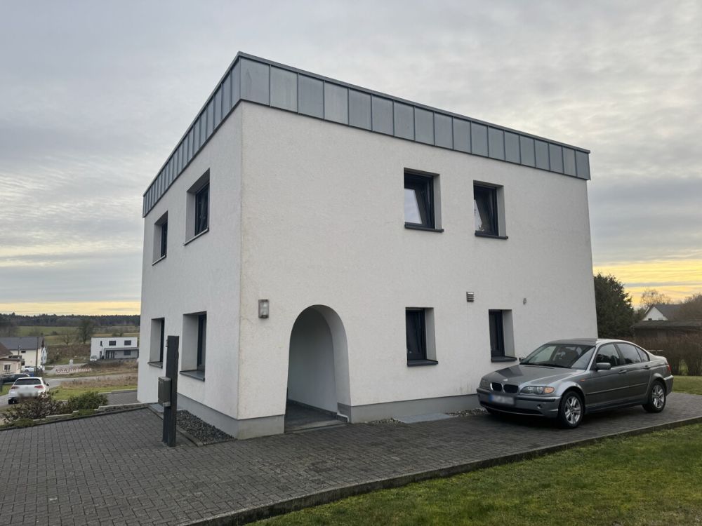 Hof und Eingangsbereich