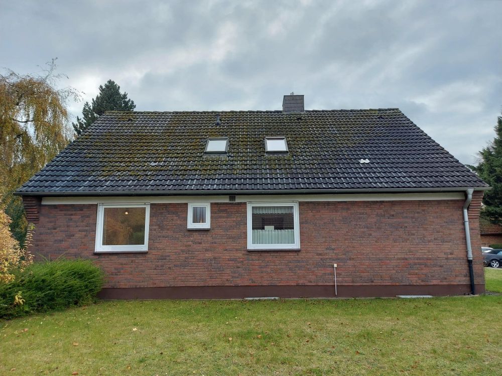 linksseitige Traufenansicht vom EFH