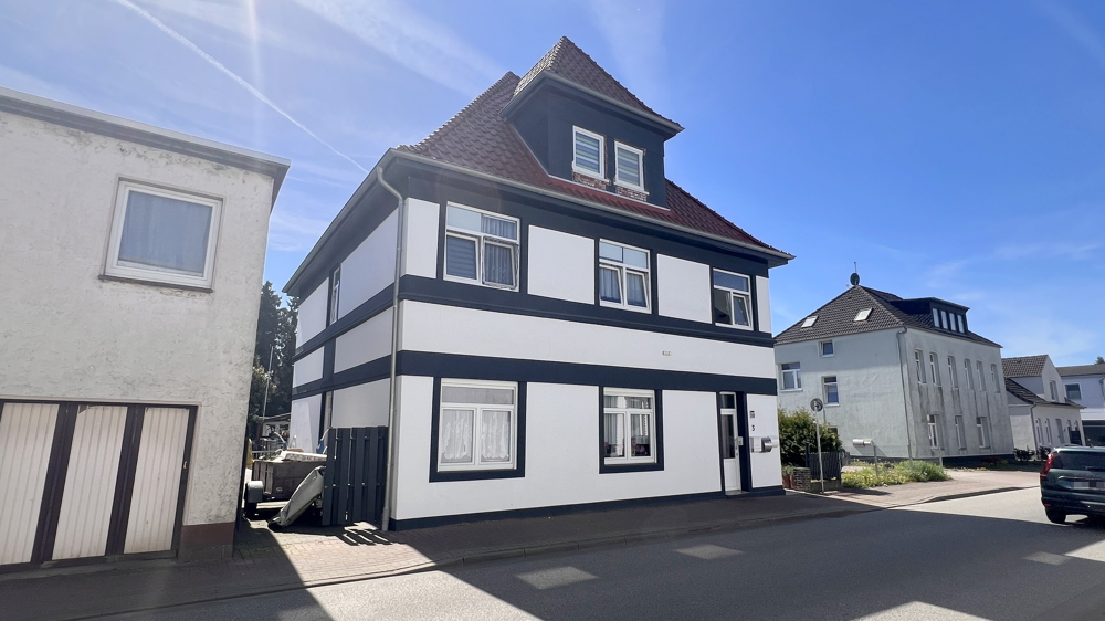 Charmantes MFH in Brake mit 3 Wohneinheiten und großem Garten – solide Kapitalanlage nahe Jadebusen