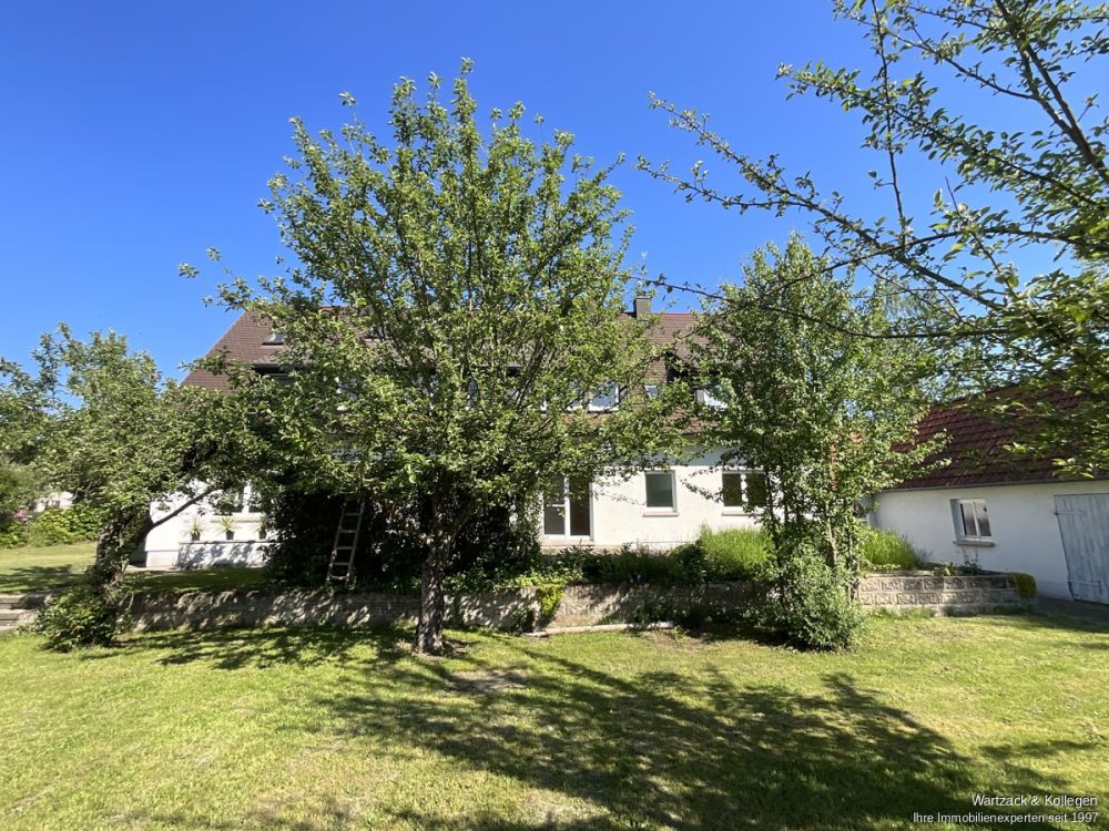 Interessante Kapitalanlage - Doppelhaus mit 2 Wohnungen und einer Doppelhaushälfte in Büchenbach