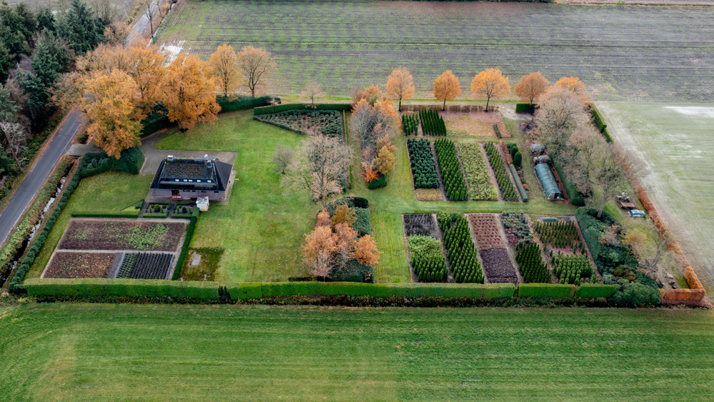 Großzügiges EFH mit Modernisierungsbedarf u. Garage auf großem Grundstück in Alleinlage von Edewecht