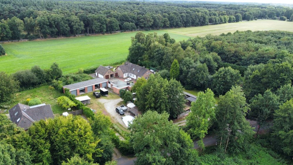 Wohnglück im Grünen, mit Bick ins Weite!
Zweifamilienhaus mit 
ca. 4.900 m² Grundstück
in Rheine (3)