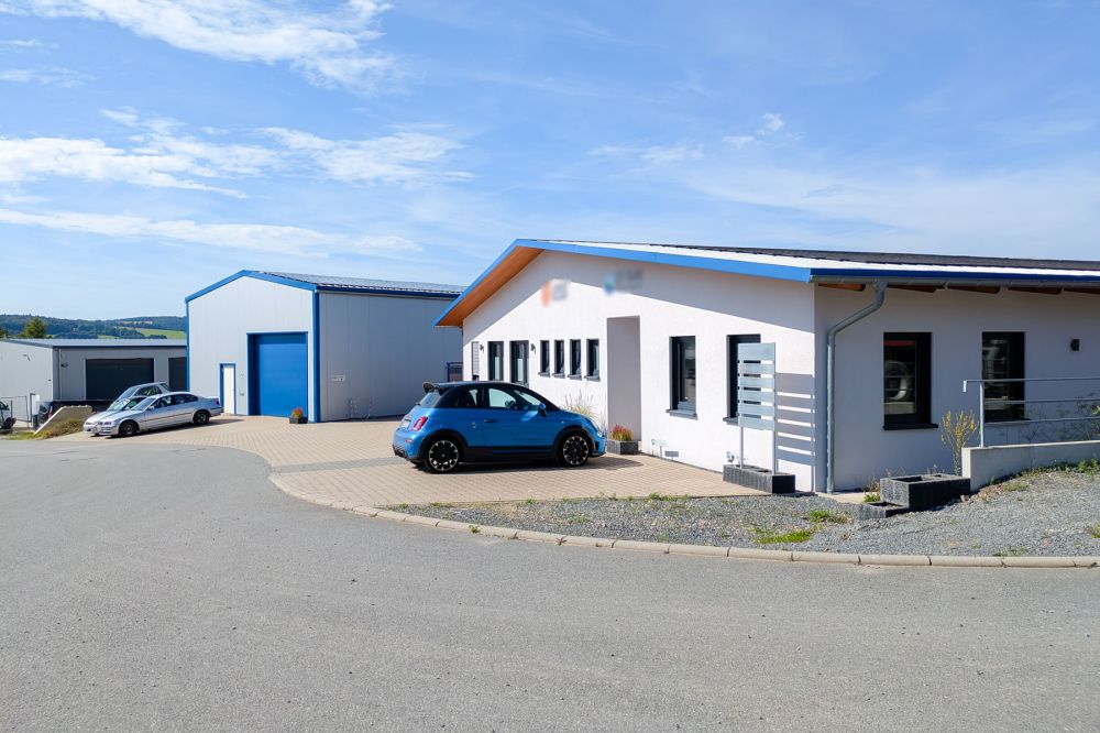 Neuwertiges Gewerbeobjekt – Büro-Gebäude, Lager- & Werk-Halle
in Erbach!